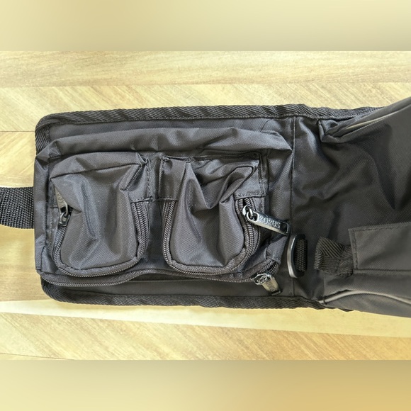 KORUS SPORTS LARGE FANNY PACK.                 …7 pockets… 1 large and 6 smaller - Picture 8 of 9